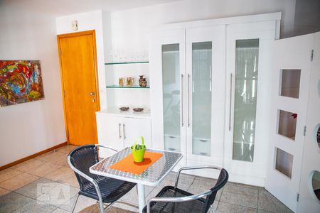 Sala de apartamento para alugar com 1 quarto, 80m² em Ingá, Niterói