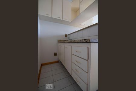 Cozinha de apartamento para alugar com 1 quarto, 44m² em Santo Agostinho, Belo Horizonte