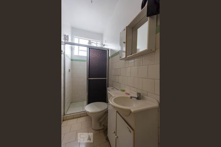 Banheiro de apartamento para alugar com 1 quarto, 46m² em Azenha, Porto Alegre