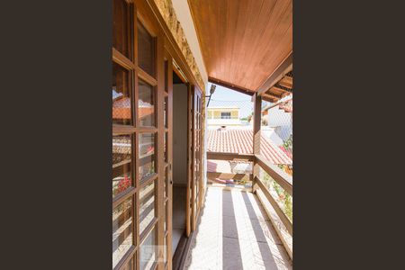 Casa à venda com 550m², 6 quartos e 4 vagas Casa à venda com 550m², 6 quartos e 4 vagasFundos - Varanda Quarto 2