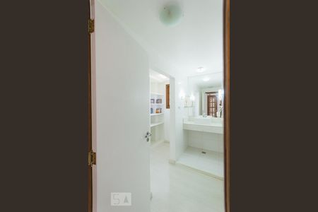 Casa à venda com 550m², 6 quartos e 4 vagas Casa à venda com 550m², 6 quartos e 4 vagasBanheiro Suíte 3 (Segundo Andar)