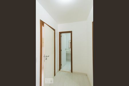 Casa à venda com 550m², 6 quartos e 4 vagas Casa à venda com 550m², 6 quartos e 4 vagasHall Suíte 3 (Segundo Andar)