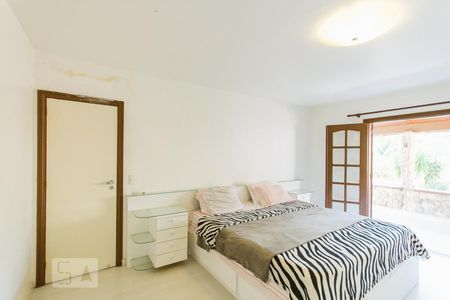 Casa à venda com 550m², 6 quartos e 4 vagas Casa à venda com 550m², 6 quartos e 4 vagasSuíte 1 (Segundo Andar)