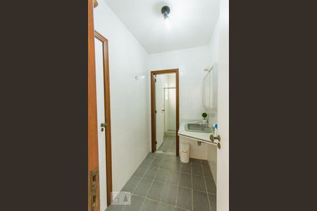 Casa à venda com 550m², 6 quartos e 4 vagas Casa à venda com 550m², 6 quartos e 4 vagasBanheiro Social - Área Externa