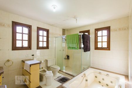 Casa à venda com 550m², 6 quartos e 4 vagas Casa à venda com 550m², 6 quartos e 4 vagasBanheiro Suíte 1 (Segundo Andar)