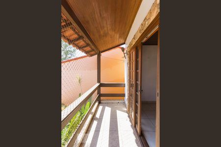 Casa à venda com 550m², 6 quartos e 4 vagas Casa à venda com 550m², 6 quartos e 4 vagasFundos - Varanda Quarto 2