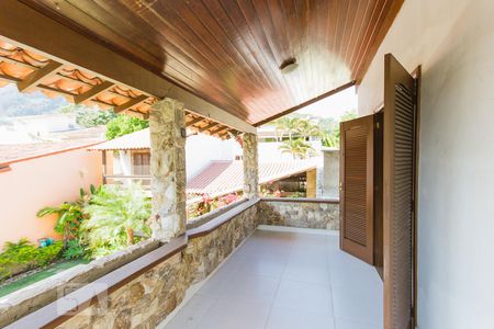 Casa à venda com 550m², 6 quartos e 4 vagas Casa à venda com 550m², 6 quartos e 4 vagasVaranda Suíte 1 (Segundo Andar)