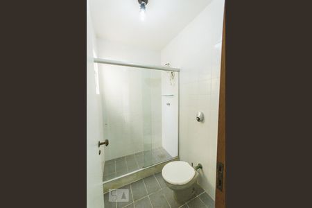 Casa à venda com 550m², 6 quartos e 4 vagas Casa à venda com 550m², 6 quartos e 4 vagasBanheiro Social - Área Externa