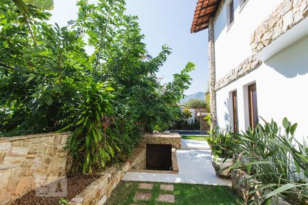 Casa à venda com 550m², 6 quartos e 4 vagas Casa à venda com 550m², 6 quartos e 4 vagasÁrea Externa