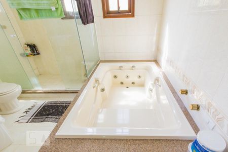 Casa à venda com 550m², 6 quartos e 4 vagas Casa à venda com 550m², 6 quartos e 4 vagasBanheiro Suíte 1 (Segundo Andar)