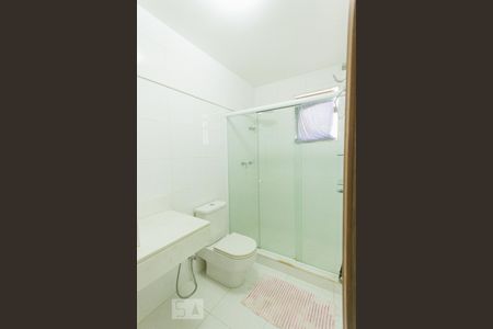 Casa à venda com 550m², 6 quartos e 4 vagas Casa à venda com 550m², 6 quartos e 4 vagasBanheiro Suíte 4 (Segundo Andar)