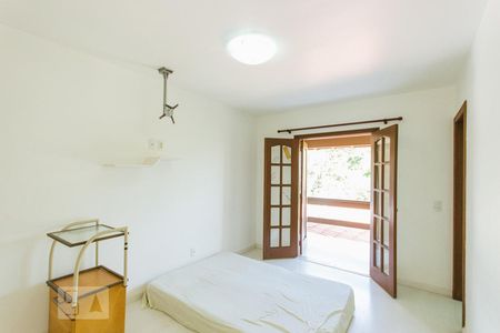 Casa à venda com 550m², 6 quartos e 4 vagas Casa à venda com 550m², 6 quartos e 4 vagasSuíte 3 (Segundo Andar)