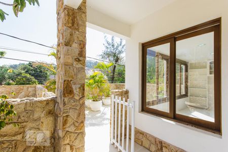 Casa à venda com 550m², 6 quartos e 4 vagas Casa à venda com 550m², 6 quartos e 4 vagasÁrea Externa