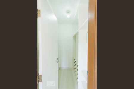 Casa à venda com 550m², 6 quartos e 4 vagas Casa à venda com 550m², 6 quartos e 4 vagasCloset Suíte 2 (Segundo Andar)