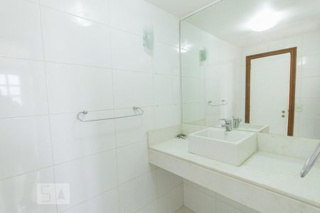Casa à venda com 550m², 6 quartos e 4 vagas Casa à venda com 550m², 6 quartos e 4 vagasBanheiro Suíte 2 (Segundo Andar)