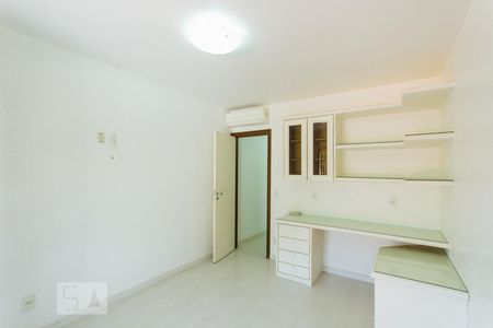 Casa à venda com 550m², 6 quartos e 4 vagas Casa à venda com 550m², 6 quartos e 4 vagasSuíte 4 (Segundo Andar)