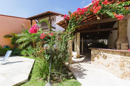 Casa à venda com 550m², 6 quartos e 4 vagas Casa à venda com 550m², 6 quartos e 4 vagasÁrea Externa