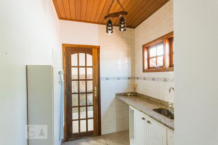 Casa à venda com 550m², 6 quartos e 4 vagas Casa à venda com 550m², 6 quartos e 4 vagasFundos - Cozinha