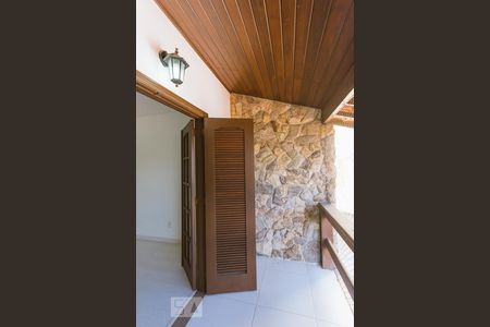 Casa à venda com 550m², 6 quartos e 4 vagas Casa à venda com 550m², 6 quartos e 4 vagasVaranda Suíte 4 (Segundo Andar)