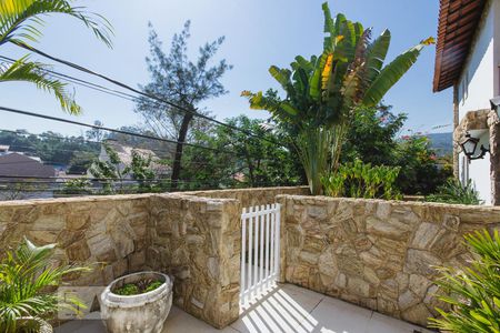 Casa à venda com 550m², 6 quartos e 4 vagas Casa à venda com 550m², 6 quartos e 4 vagasÁrea Externa