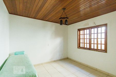 Casa à venda com 550m², 6 quartos e 4 vagas Casa à venda com 550m², 6 quartos e 4 vagasFundos - Quarto 1