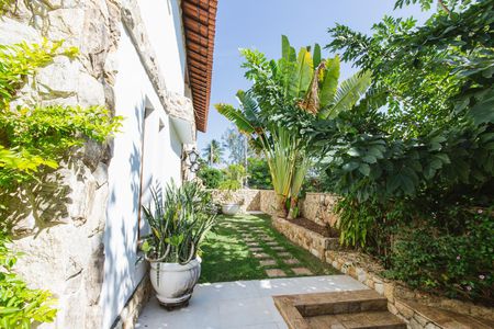 Casa à venda com 550m², 6 quartos e 4 vagas Casa à venda com 550m², 6 quartos e 4 vagasÁrea Externa