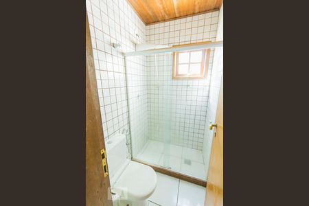 Casa à venda com 550m², 6 quartos e 4 vagas Casa à venda com 550m², 6 quartos e 4 vagasFundos - Banheiro