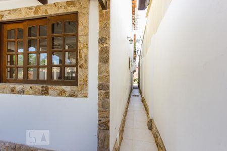 Casa à venda com 550m², 6 quartos e 4 vagas Casa à venda com 550m², 6 quartos e 4 vagasÁrea de Serviço (Primeiro Andar)