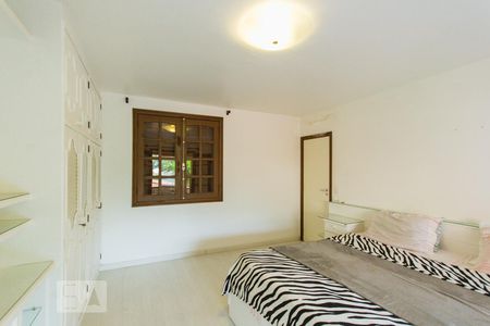 Casa à venda com 550m², 6 quartos e 4 vagas Casa à venda com 550m², 6 quartos e 4 vagasSuíte 1 (Segundo Andar)