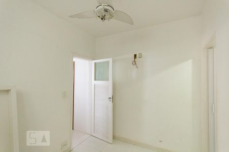 Casa à venda com 550m², 6 quartos e 4 vagas Casa à venda com 550m², 6 quartos e 4 vagasQuarto de Serviço (Primeiro Andar)