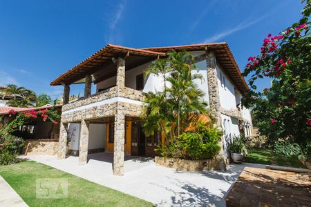 Casa à venda com 550m², 6 quartos e 4 vagas Casa à venda com 550m², 6 quartos e 4 vagasFachada