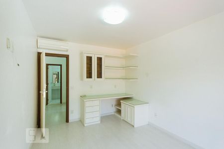 Casa à venda com 550m², 6 quartos e 4 vagas Casa à venda com 550m², 6 quartos e 4 vagasSuíte 4 (Segundo Andar)