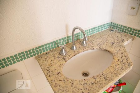 Banheiro de apartamento à venda com 2 quartos, 66m² em Maceió, Niterói