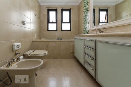 Apartamento à venda com 254m², 4 quartos e 4 vagasBanheiro suite 04