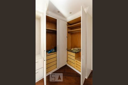 Apartamento à venda com 254m², 4 quartos e 4 vagassuite 02