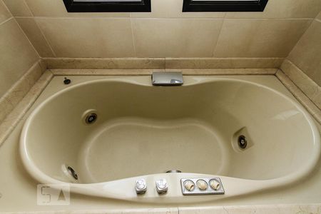 Apartamento à venda com 254m², 4 quartos e 4 vagasBanheiro suite 04