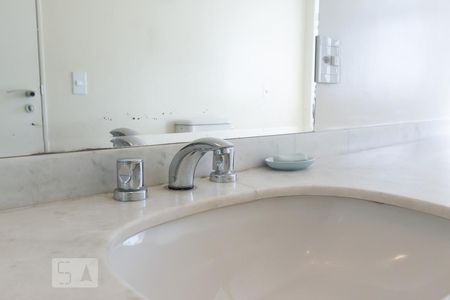 Apartamento à venda com 280m², 4 quartos e 4 vagasBanheiro Suíte 3