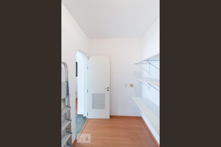 Apartamento à venda com 280m², 4 quartos e 4 vagasDespensa