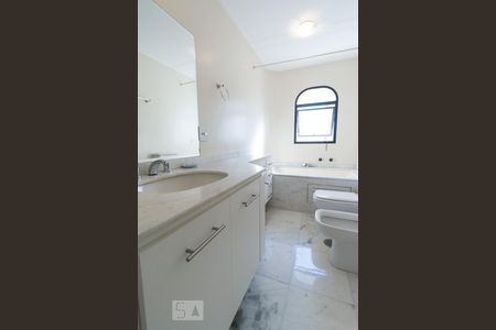 Apartamento à venda com 280m², 4 quartos e 4 vagasBanheiro Suíte 3