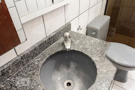 Banheiro  de apartamento para alugar com 2 quartos, 60m² em Chácara Seis de Outubro, São Paulo