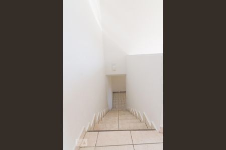Casa para alugar com 75m², 1 quarto e sem vaga Casa para alugar com 75m², 1 quarto e sem vagaEscada