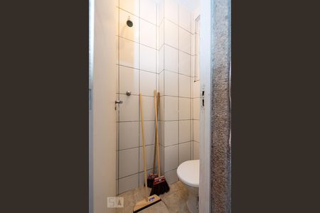 Apartamento à venda com 70m², 2 quartos e sem vaga Apartamento à venda com 70m², 2 quartos e sem vagaBanheiro de Serviço