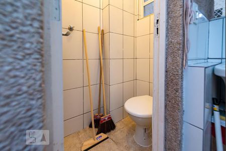 Apartamento à venda com 70m², 2 quartos e sem vaga Apartamento à venda com 70m², 2 quartos e sem vagaBanheiro de Serviço