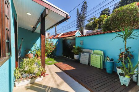 Casa de condomínio para alugar com 120m², 3 quartos e sem vagaQuintal