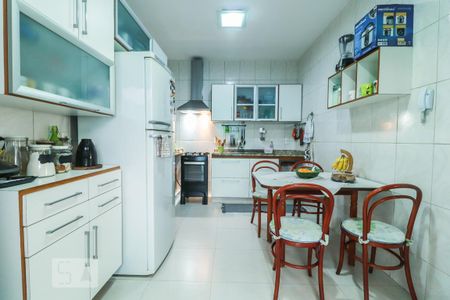 Casa de condomínio para alugar com 120m², 3 quartos e sem vagaCozinha