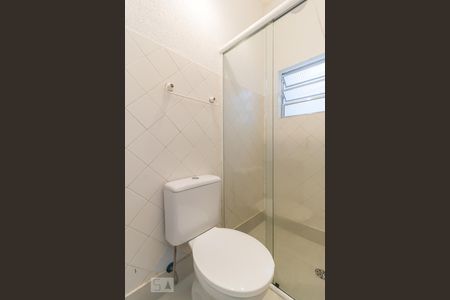 Banheiro de kitnet/studio para alugar com 1 quarto, 24m² em Bom Retiro, São Paulo