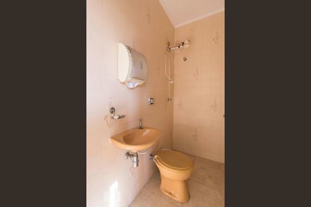 Casa à venda com 300m², 3 quartos e 8 vagasBanheiro de Serviço