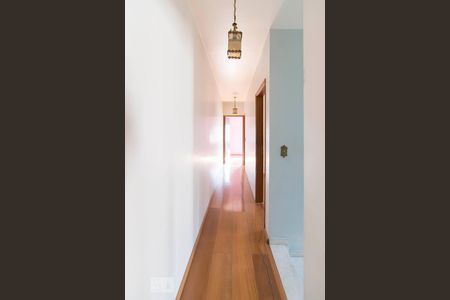 Casa à venda com 300m², 3 quartos e 8 vagasCorredor dos Quartos