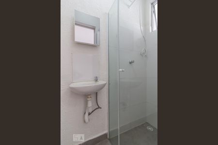 Banheiro de kitnet/studio para alugar com 1 quarto, 19m² em Bom Retiro, São Paulo