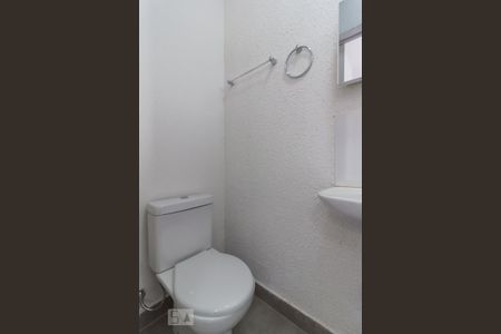 Banheiro de kitnet/studio para alugar com 1 quarto, 19m² em Bom Retiro, São Paulo